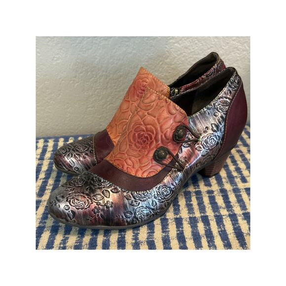 Artist Embossed Funky Leather Vintage Oxford Pumps - Picture 3 of 10